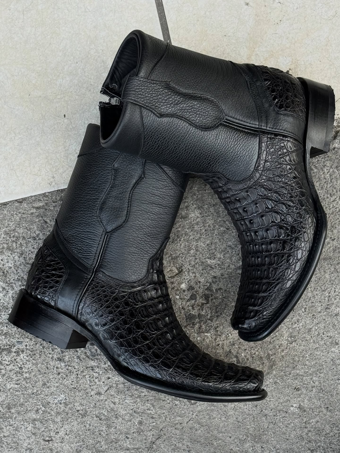 Genuine Leather Crocodile Pattern Western Boots
