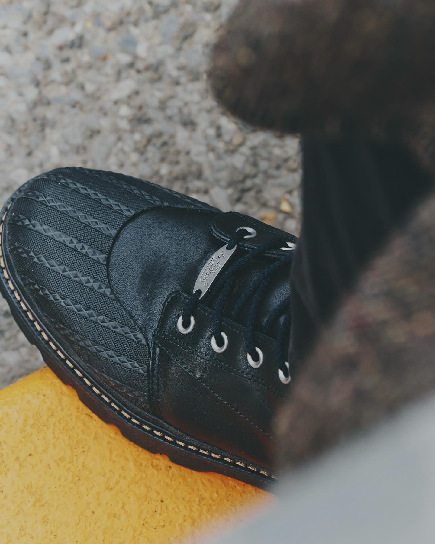 Classic Retro Rubber Toe Men's Leather Boots