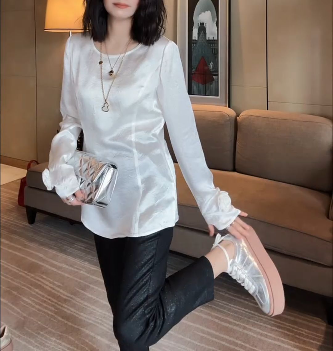 Three-dimensional floral shiny top with cuffs