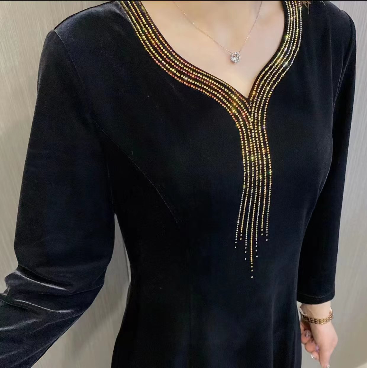 Shiny gold velvet midi skirt