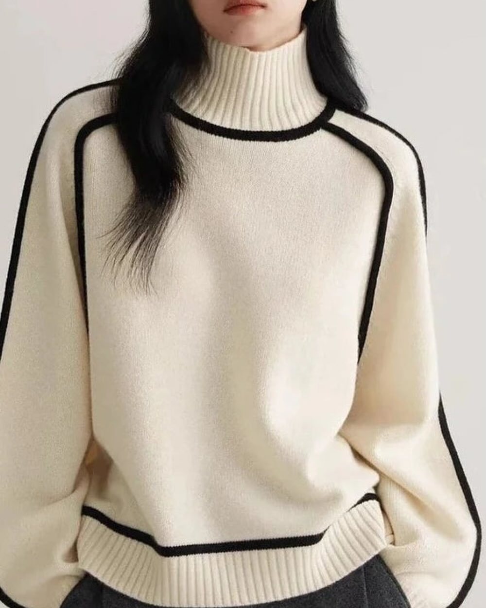 Half turtleneck three-dimensional striped sweater