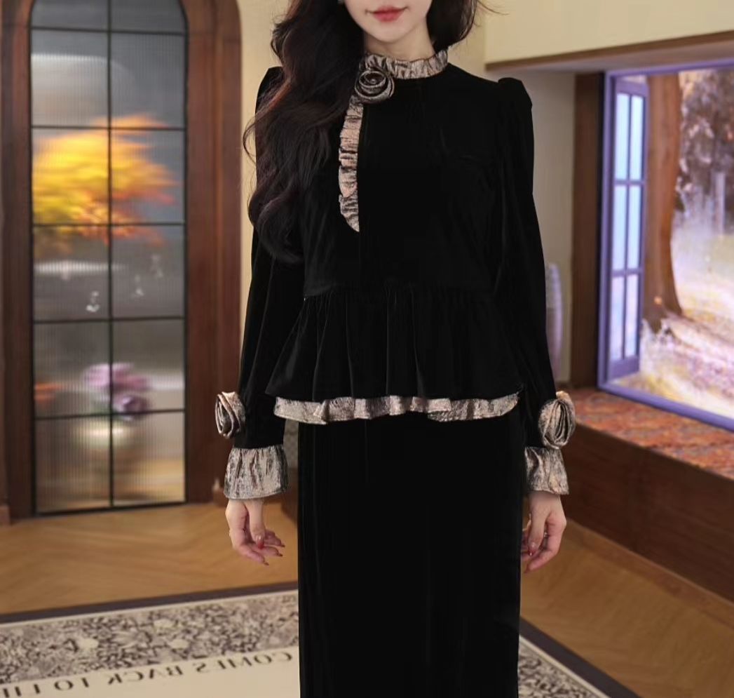 Fashionable three-dimensional floral velvet top