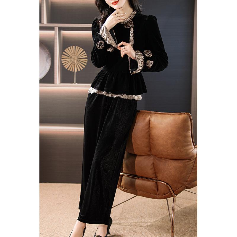 Fashionable three-dimensional floral velvet top