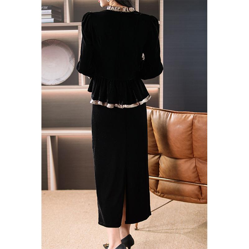 Fashionable three-dimensional floral velvet top
