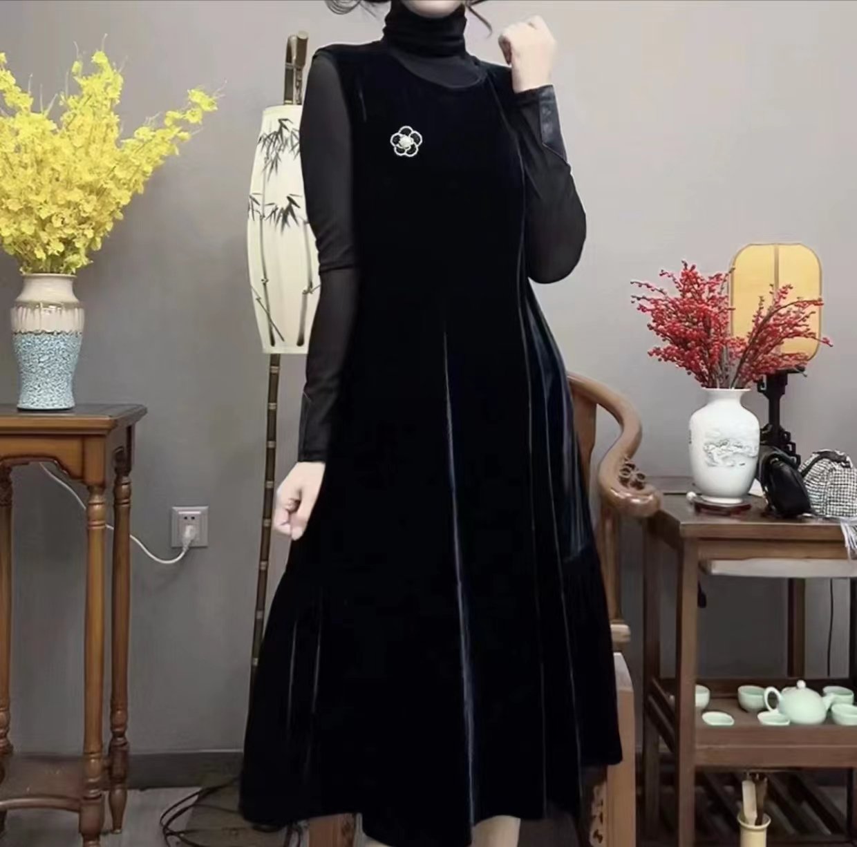Women's elegant gold velvet mid-length skirt