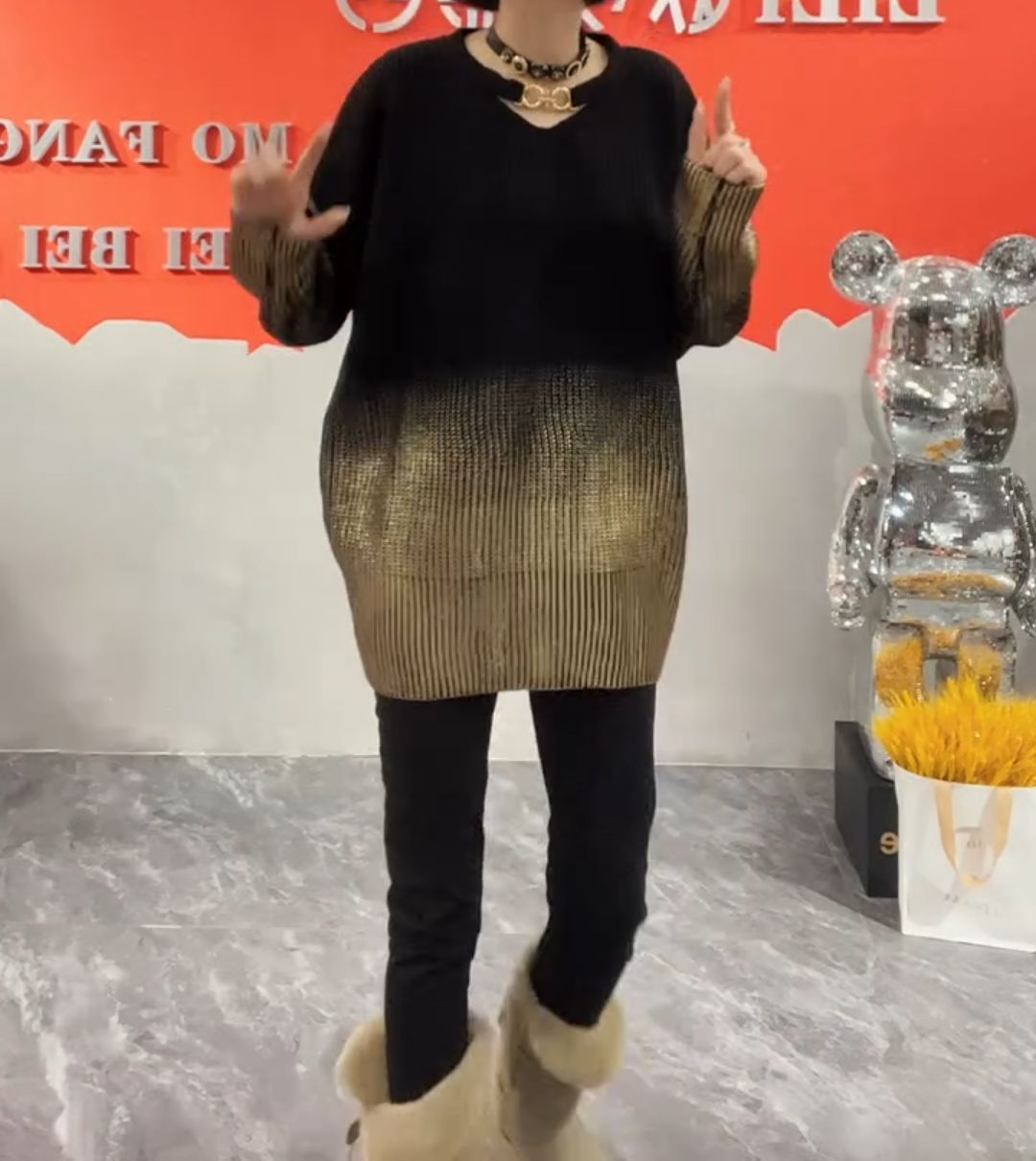 Gradient bronzing v-neck sweater