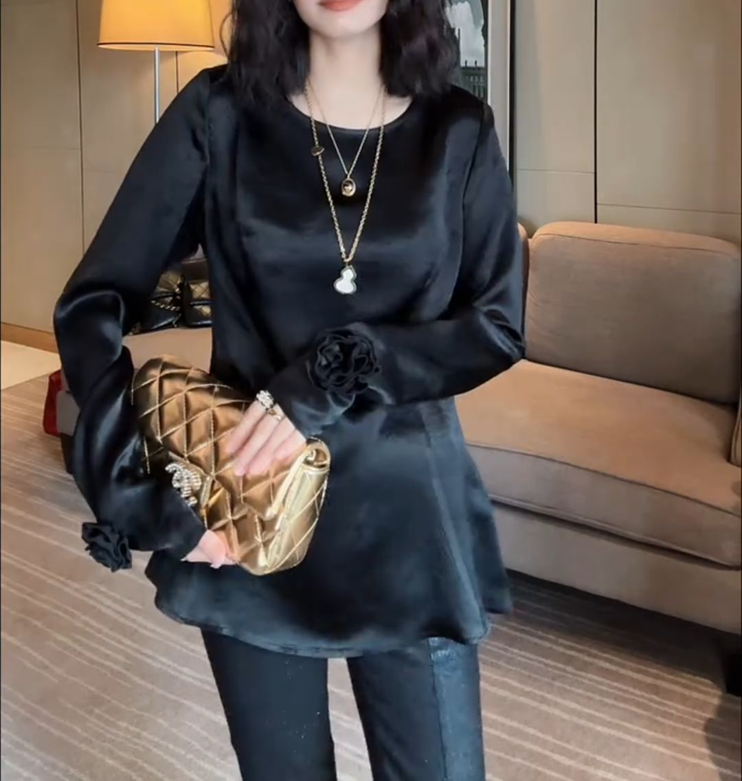 Three-dimensional floral shiny top with cuffs