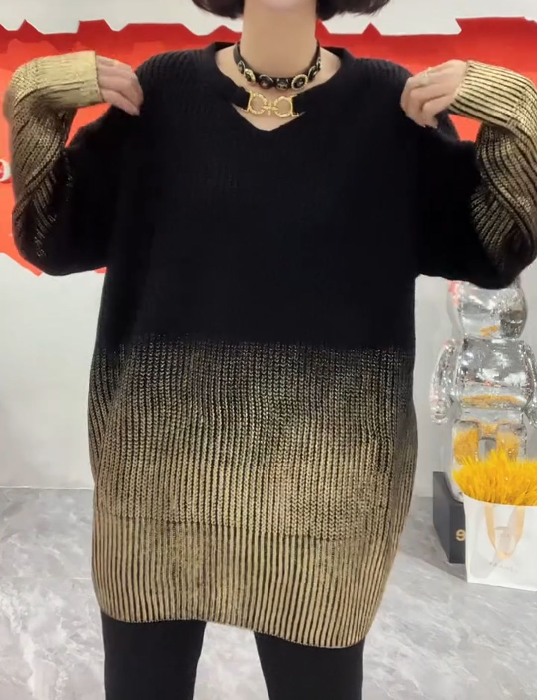 Gradient bronzing v-neck sweater