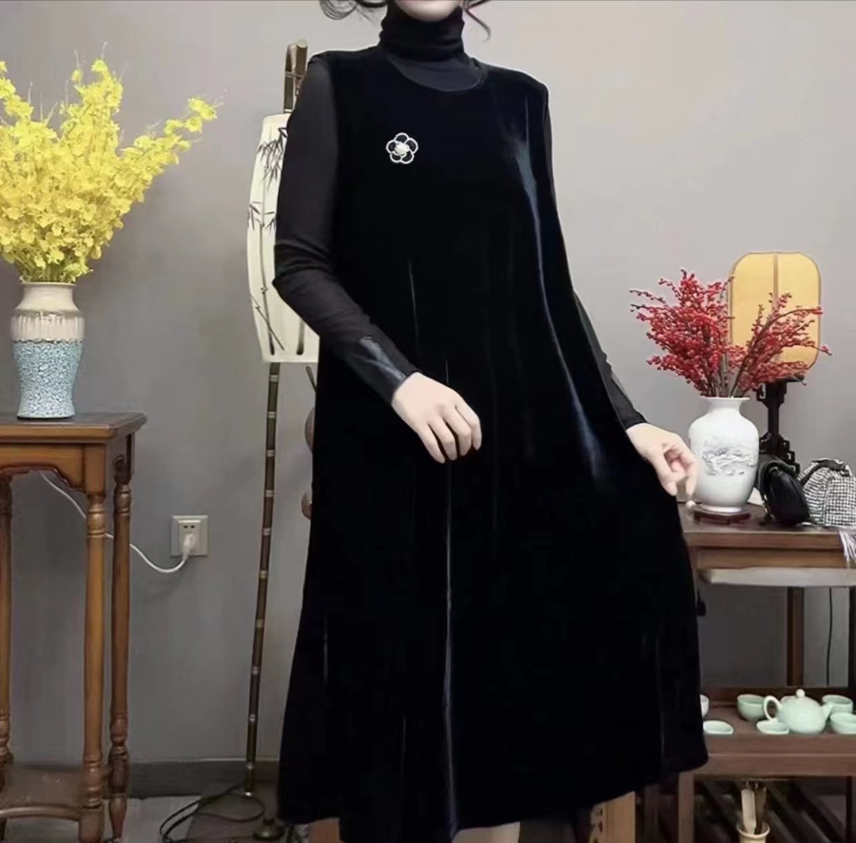 Women's elegant gold velvet mid-length skirt