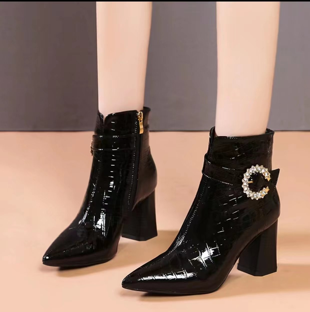 Shiny pointed toe thick heel fashion boots