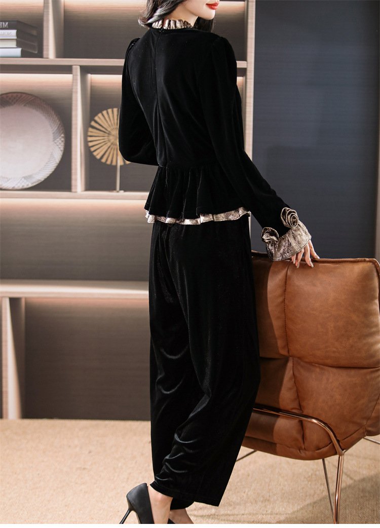 Fashionable three-dimensional floral velvet top