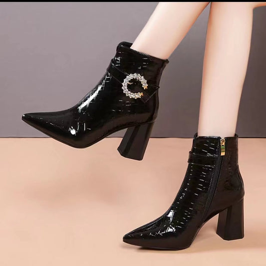 Shiny pointed toe thick heel fashion boots